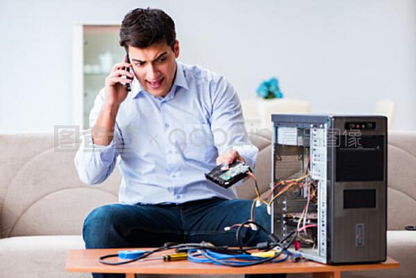 当愤怒的顾客遇上电话支持 电脑维修中的沟通困境与化解之道