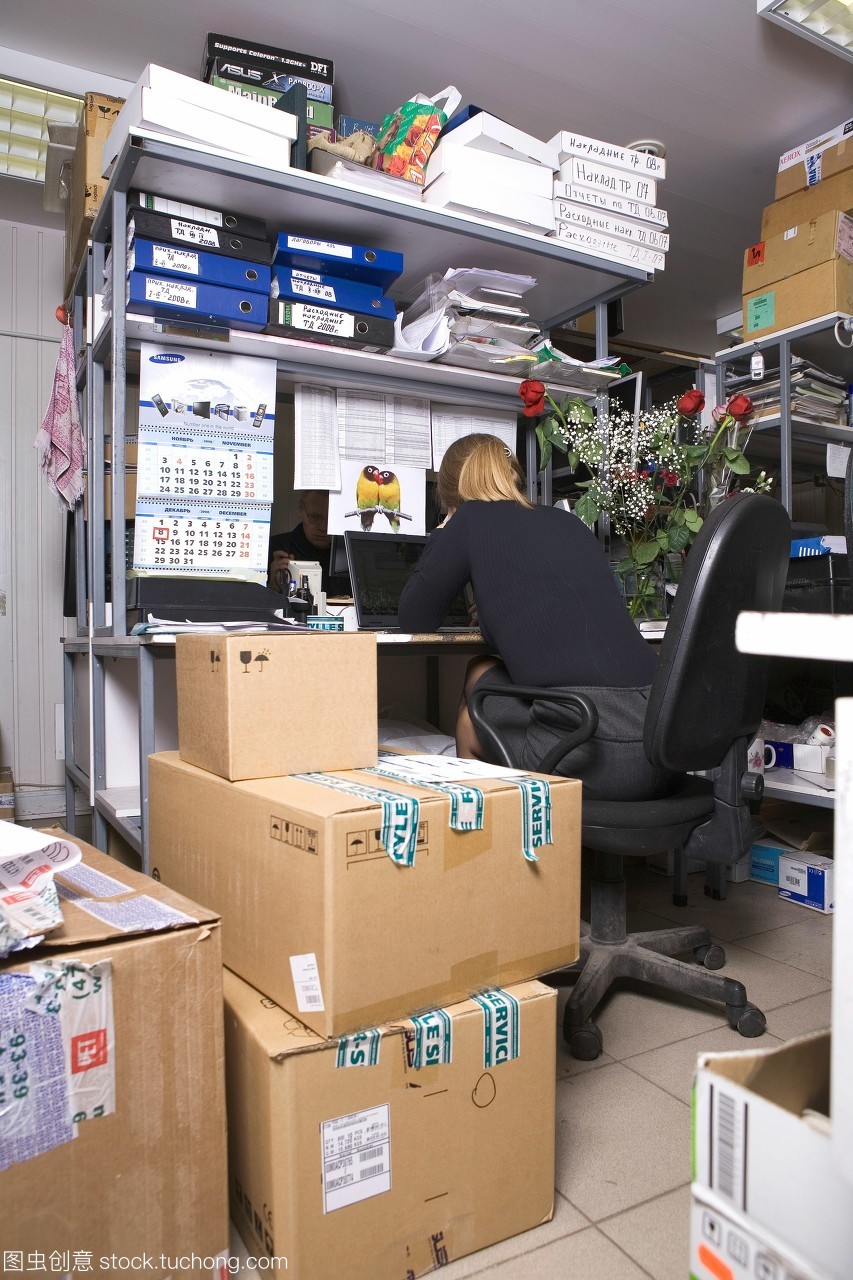 数字时代背后的守护者 计算机维修车间里的女性身影